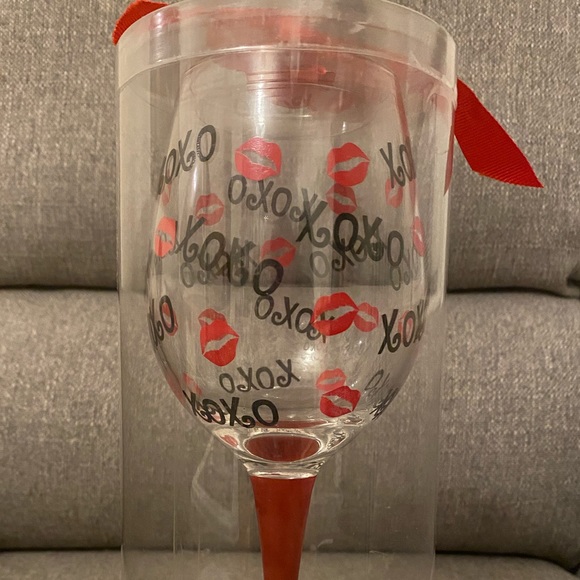 *SOLD* XOXO and Lips Party Tall Wine Glass - Picture 2 of 4